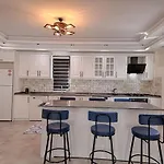 Uezuemlue Star Villa